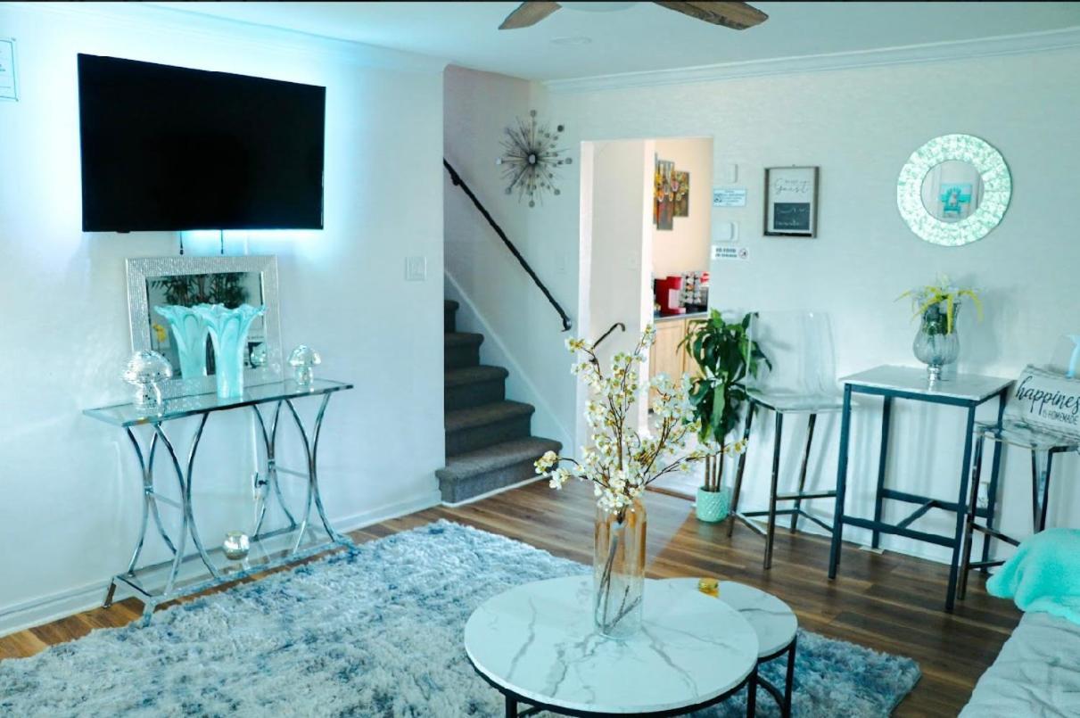 Stylish Cozy Quiet Family Retreat And Romantic Getaway Sleeps Up To 7 With Fast Wifi, Free Parking, Work Station, Alexa Enabled, Fenced In Backyard For Pets Grill Party Patio, Porch, Beach, Canal, Stadium,Boardwalk Restaurants, And Much More! アトランティックシティー エクステリア 写真