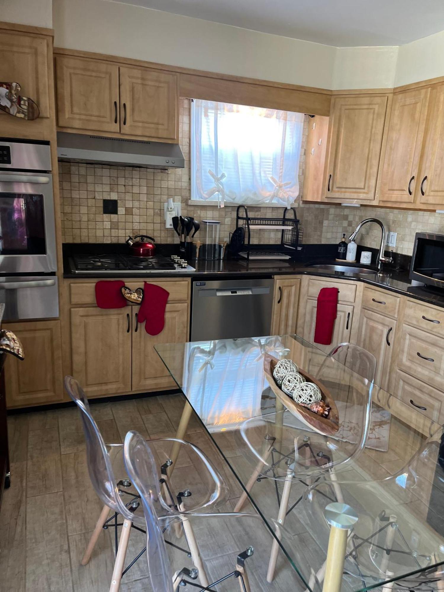 Stylish Cozy Quiet Family Retreat And Romantic Getaway Sleeps Up To 7 With Fast Wifi, Free Parking, Work Station, Alexa Enabled, Fenced In Backyard For Pets Grill Party Patio, Porch, Beach, Canal, Stadium,Boardwalk Restaurants, And Much More! アトランティックシティー エクステリア 写真