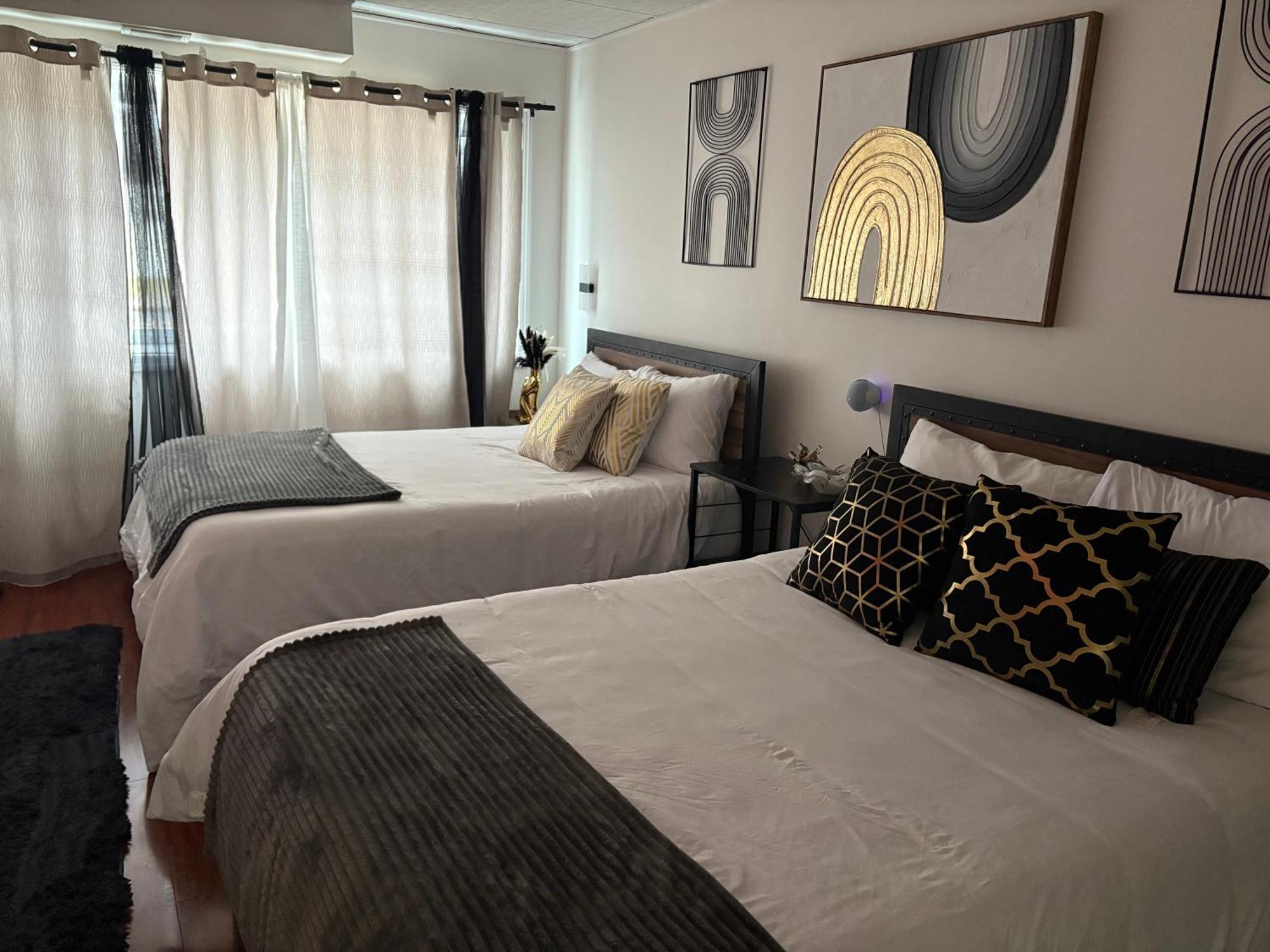 Stylish Cozy Quiet Family Retreat And Romantic Getaway Sleeps Up To 7 With Fast Wifi, Free Parking, Work Station, Alexa Enabled, Fenced In Backyard For Pets Grill Party Patio, Porch, Beach, Canal, Stadium,Boardwalk Restaurants, And Much More! アトランティックシティー エクステリア 写真